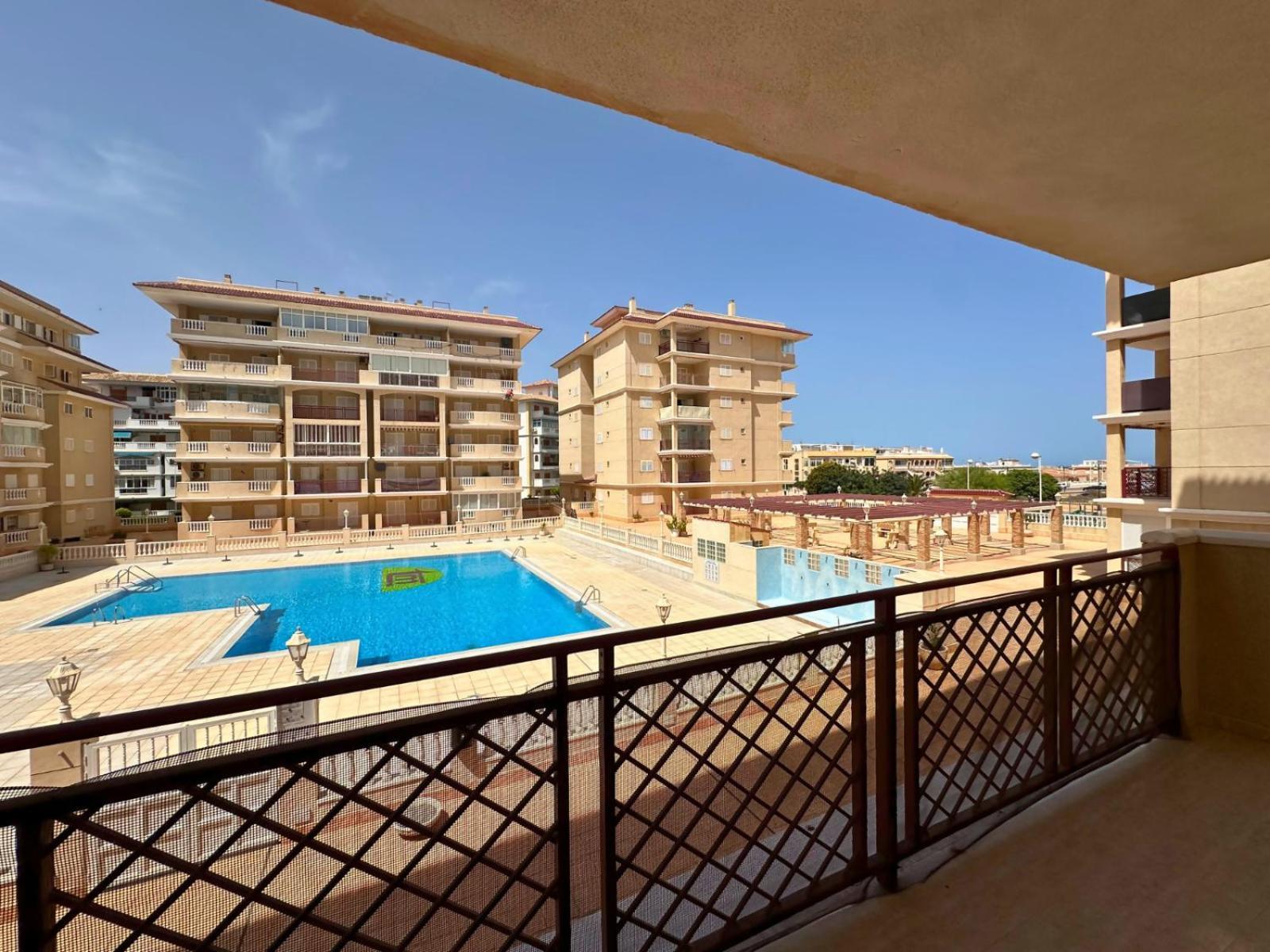 Cipres 4 En Urbanizacion Con Piscina Torrevieja